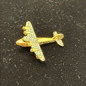 Vintage Wendy Gell
Rhinestone Airplane... Gold and Green Airplane Brooch